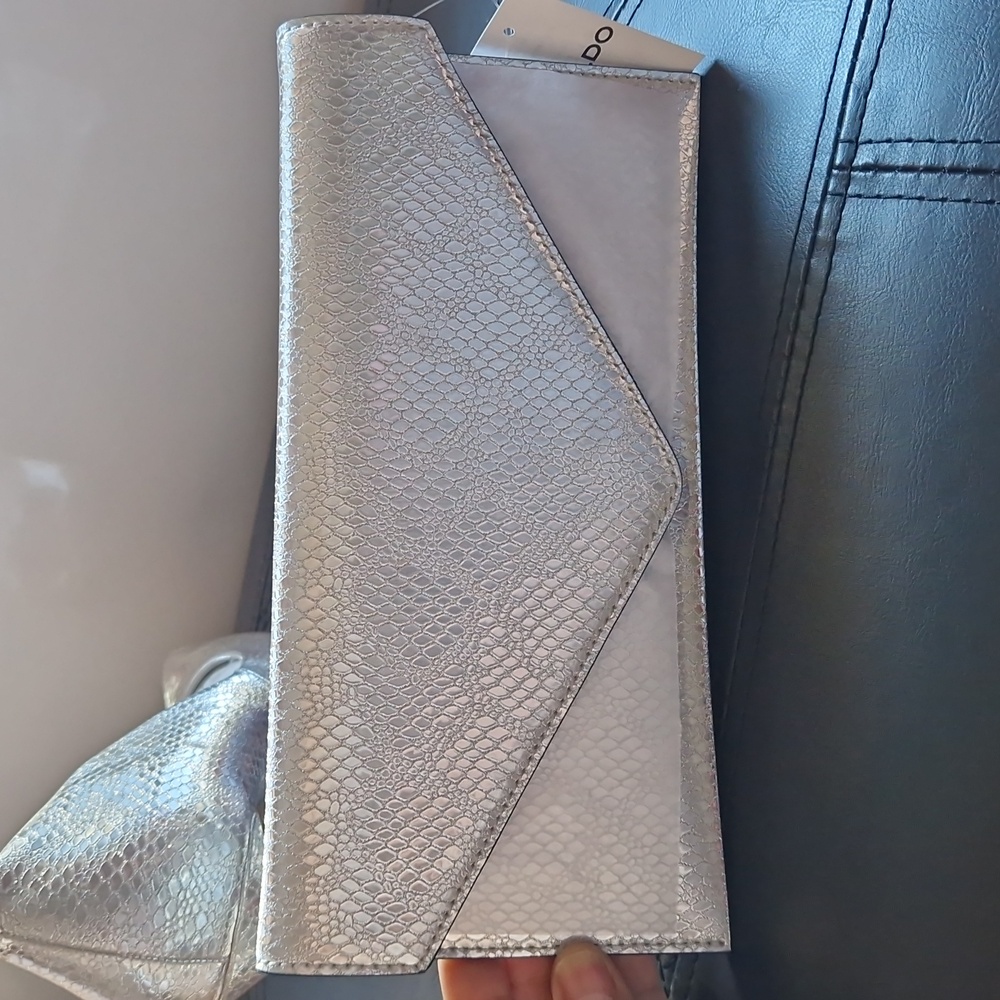 Aldo Elegant Silver Stiletto Heels With Matching Clutch. - Picture 5 of 15